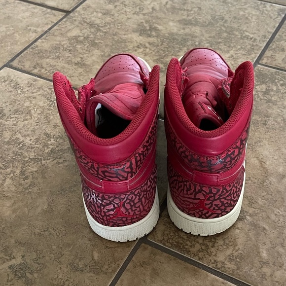womens size 7 red jordan 1 - Picture 8 of 8
